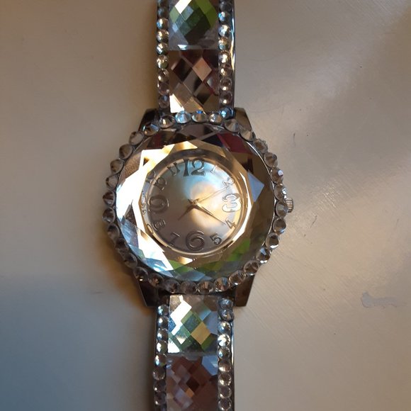 BLINGY WATCH! - Picture 1 of 5